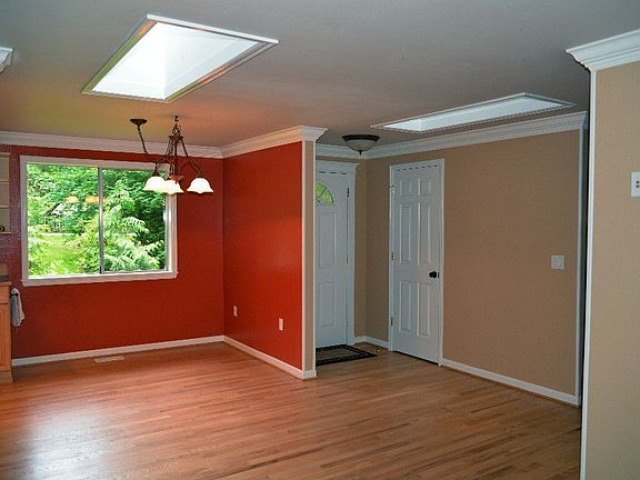Entry and dinette