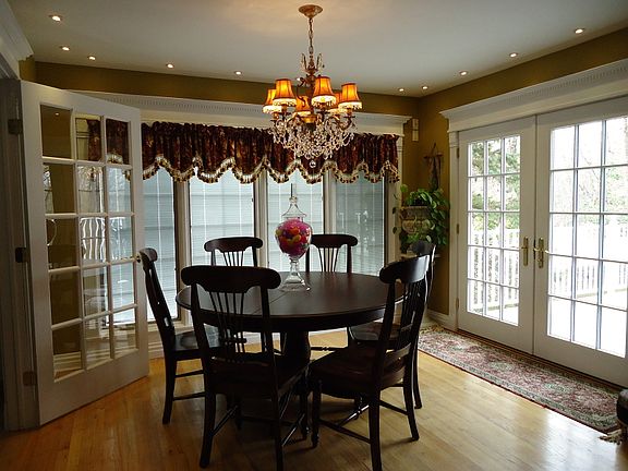 Sunny Breakfast Room