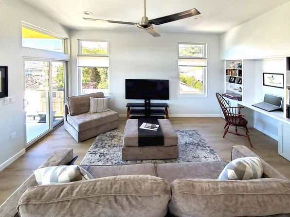 (undisclosed Address), San Diego, CA 92109