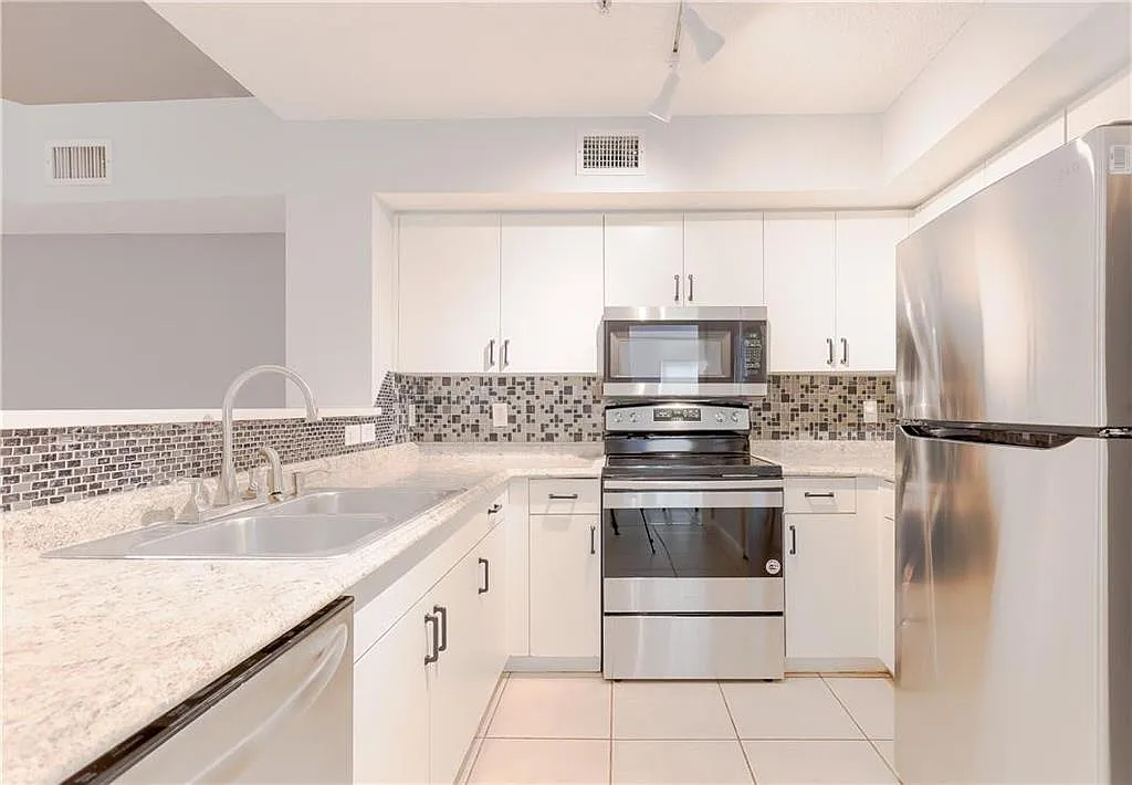 2 bed, 2.0 bath, 967 sqft, $2,200 — Photo 3