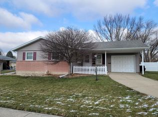 1204 E 20th St, Sterling, IL 61081