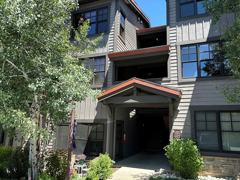 580 Anglers Dr #205