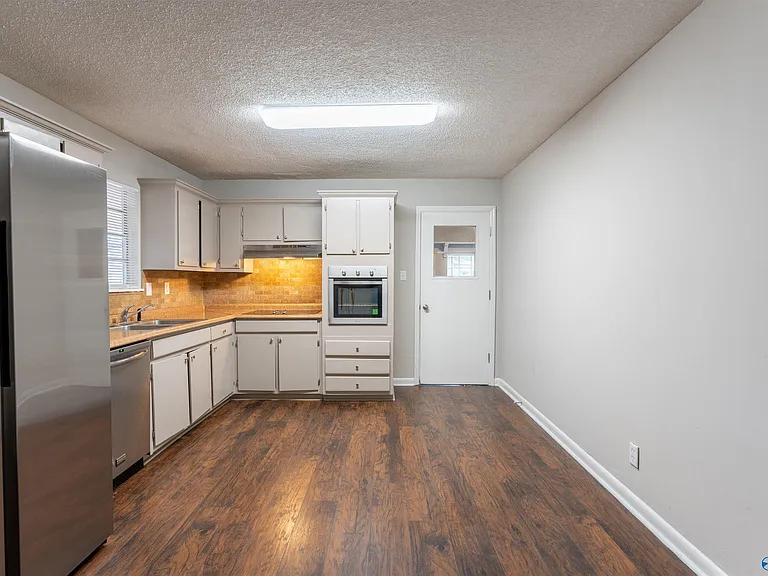 514 Lisa Ln NW — Photo 8
