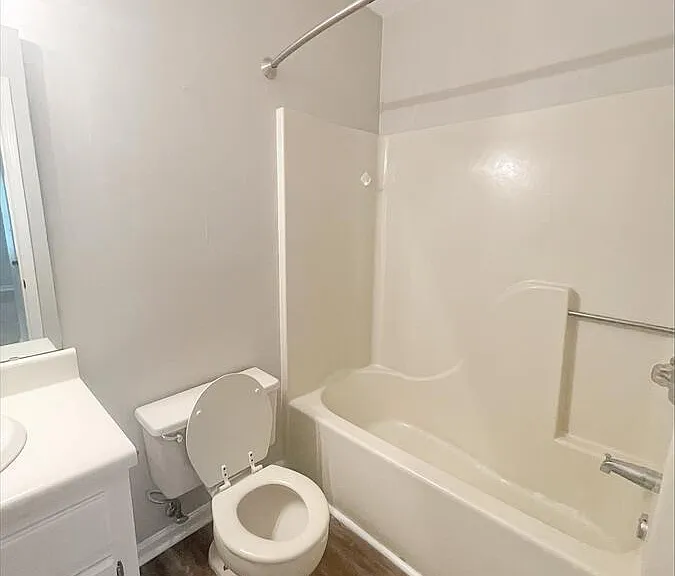 1813 Hackberry Ln #10 — Photo 6
