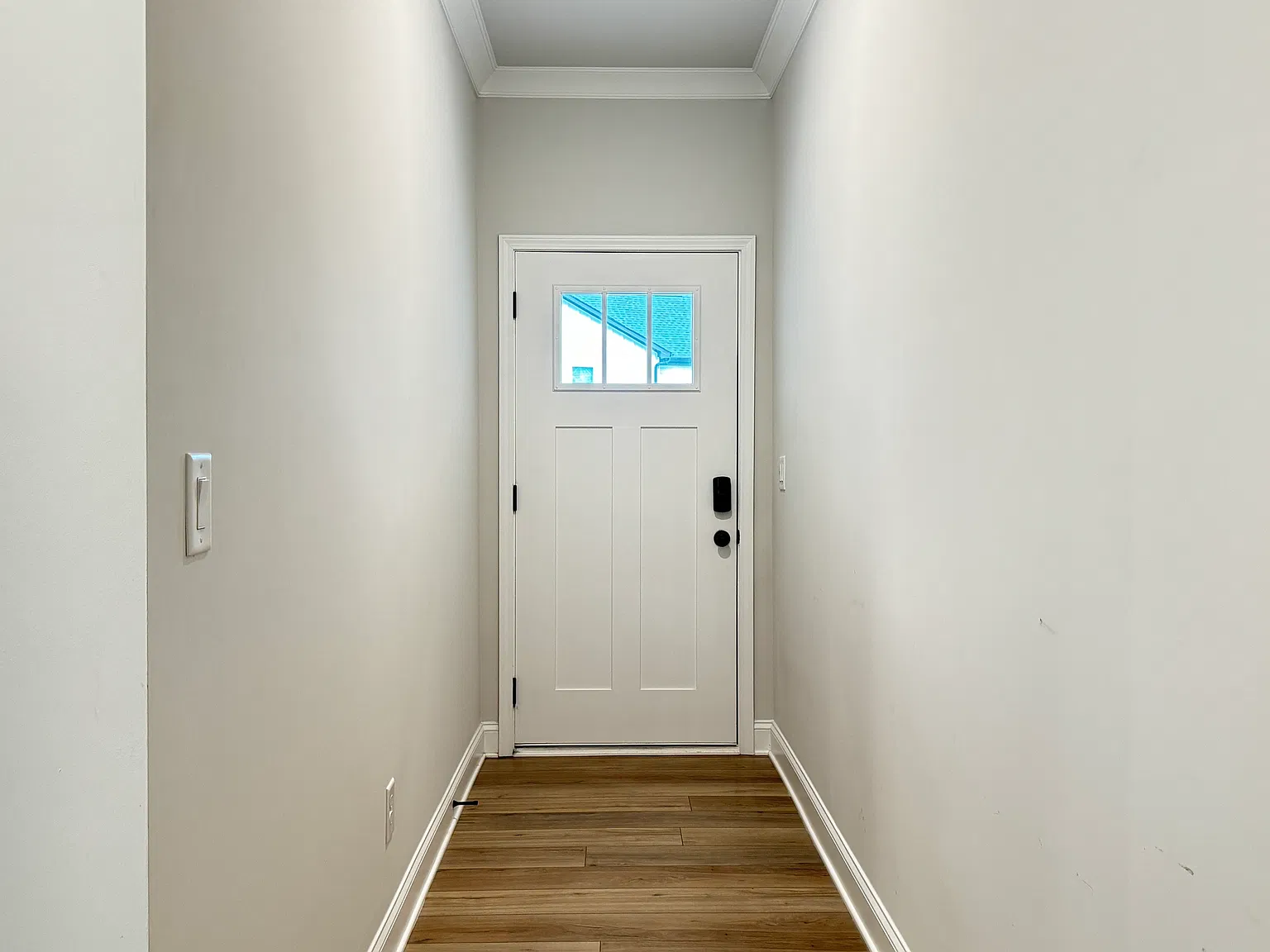 3 bed, 2.5 bath, 1864 sqft, $1,995 — Photo 2