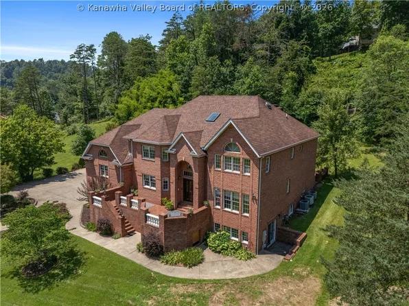 14 Stonegate Dr, Hurricane, WV 25526