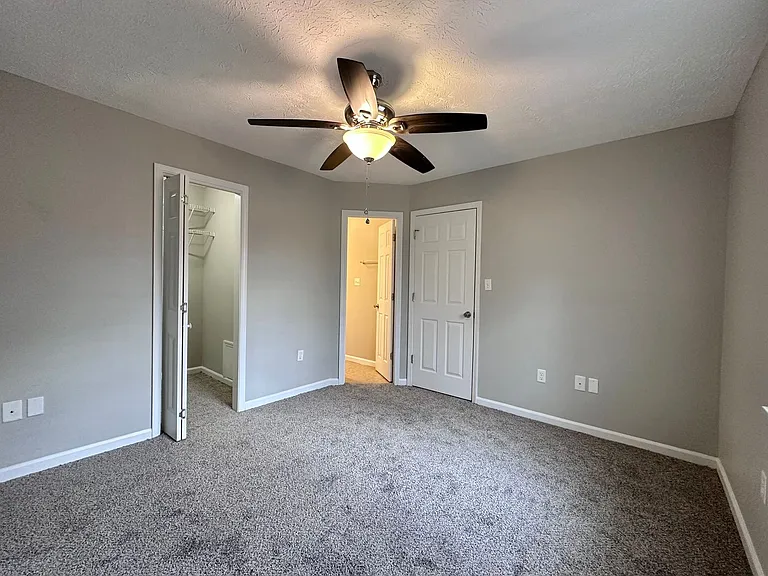Breckenridge Apartment Homes — Photo 32