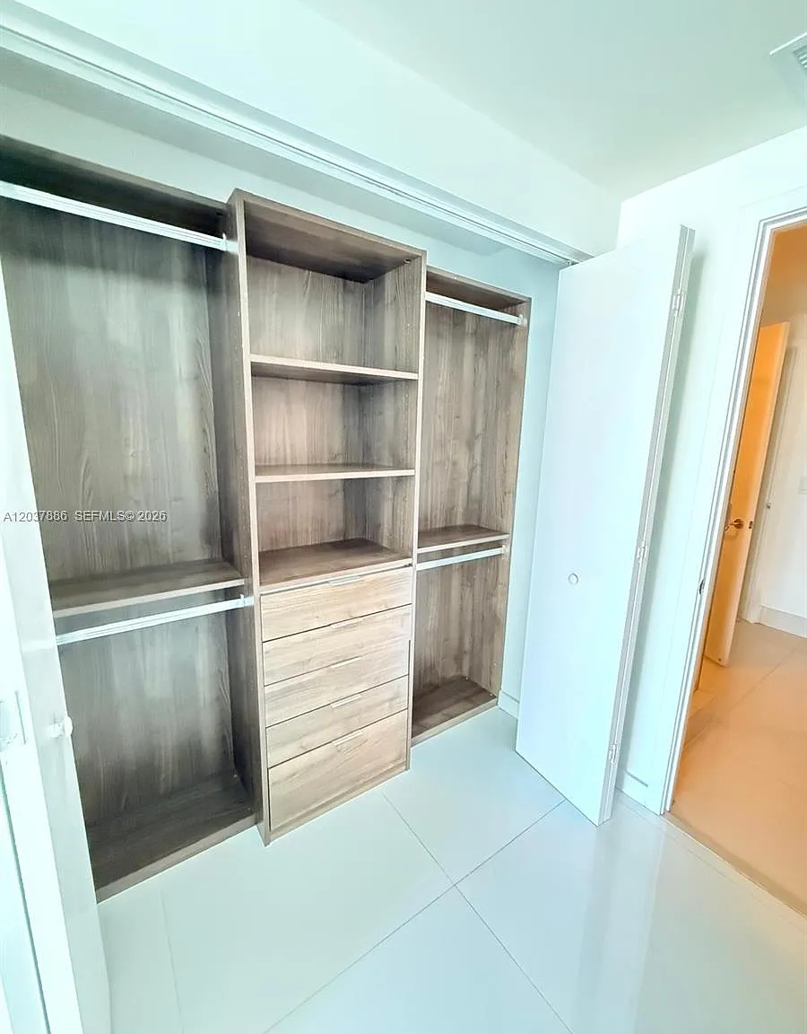 1100 Millecento Residences — Photo 3