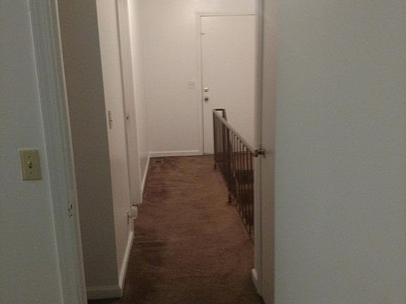 3rd image of 913A Kirby Ave