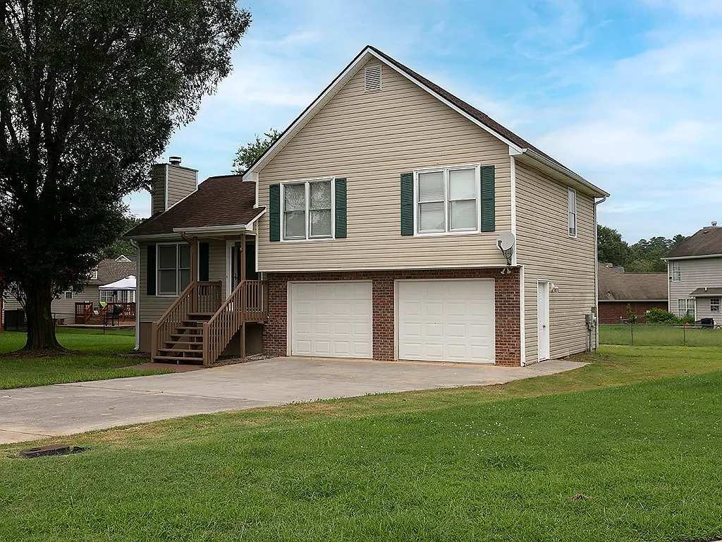 16 Huntcliff Dr — Photo 2