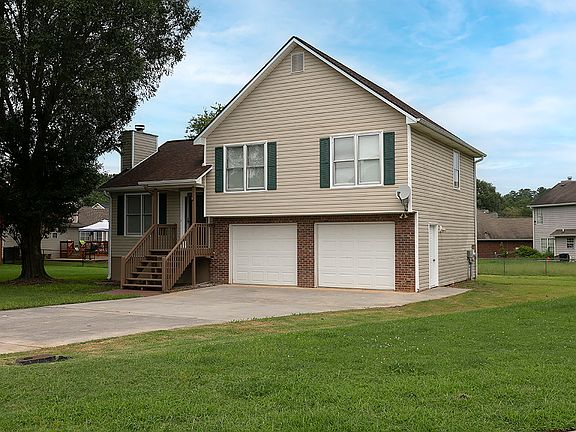 2nd image of 16 Huntcliff Dr