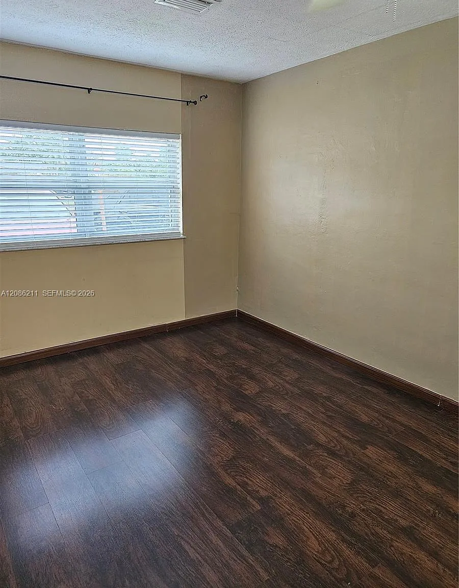 Oriole Estates Sec 3 — Photo 2