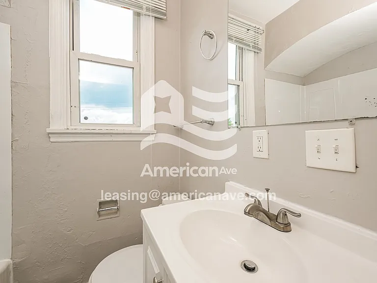 1558571_013_bathroom_13.jpg
