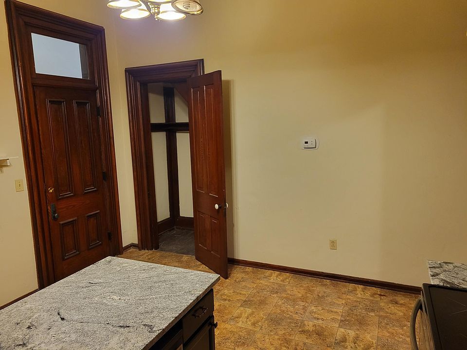 2nd image of 219 N Sandusky St Unit 5