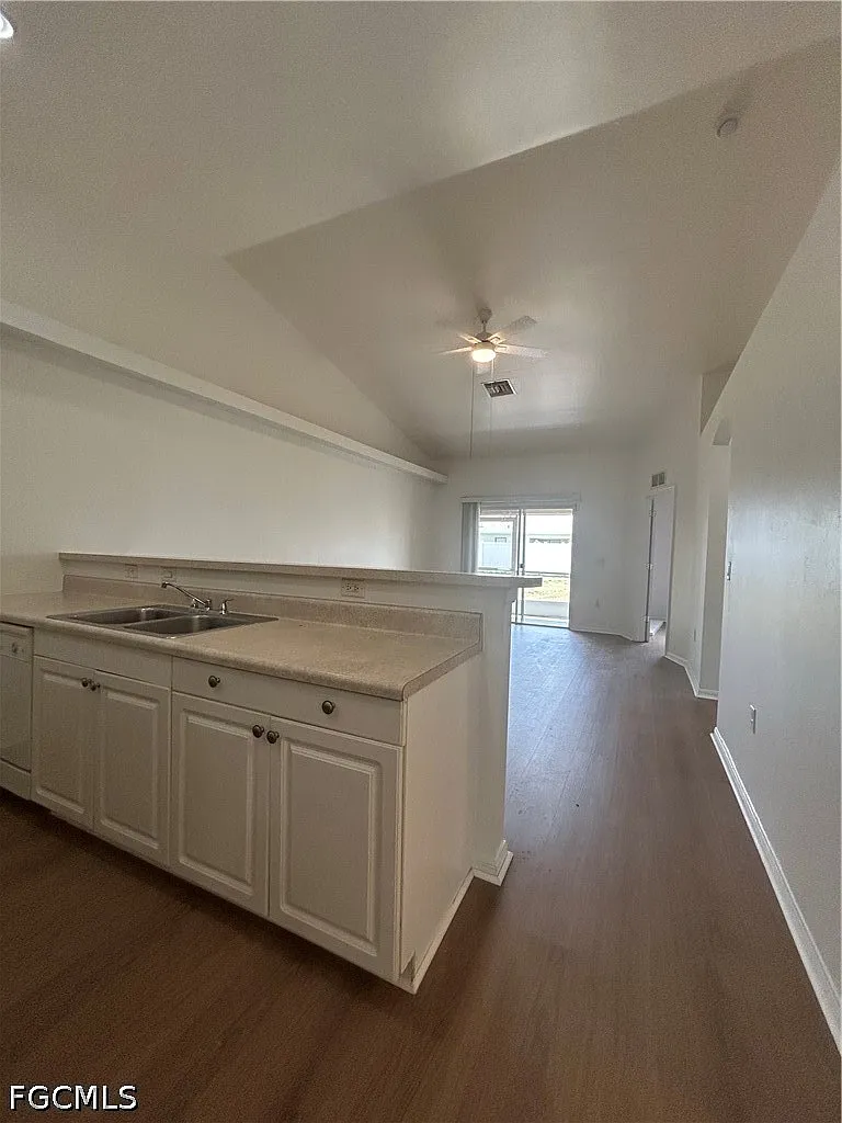 3 bed, 2.0 bath, 1099 sqft, $1,600 — Photo 4