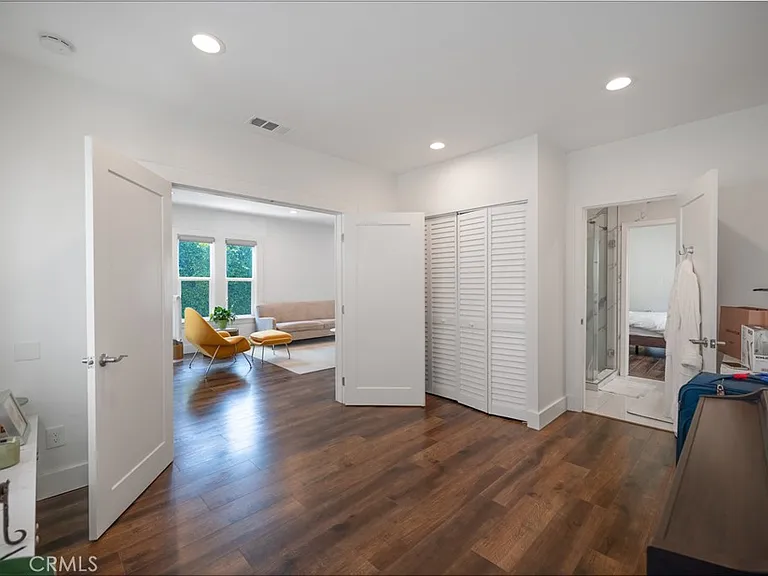 1553 Talmadge St — Photo 7