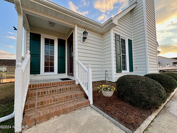 3rd image of 654 Bayberry Lane