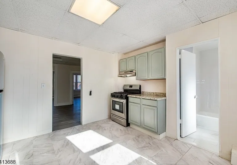226 Franklin Ave #2R — Photo 18