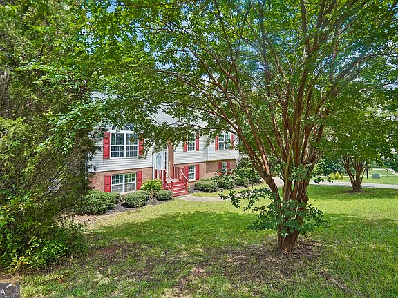 3rd image of 175 Morningview Ln