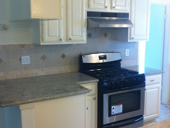 4th image of 9814 Walnut Glen Dr