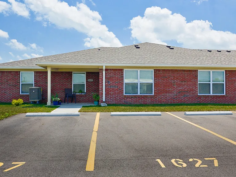 1825 Wichman Ln — Photo 19