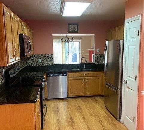 3rd image of 702 Kensington Ct