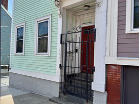 172 Bunker Hill St, Charlestown, MA