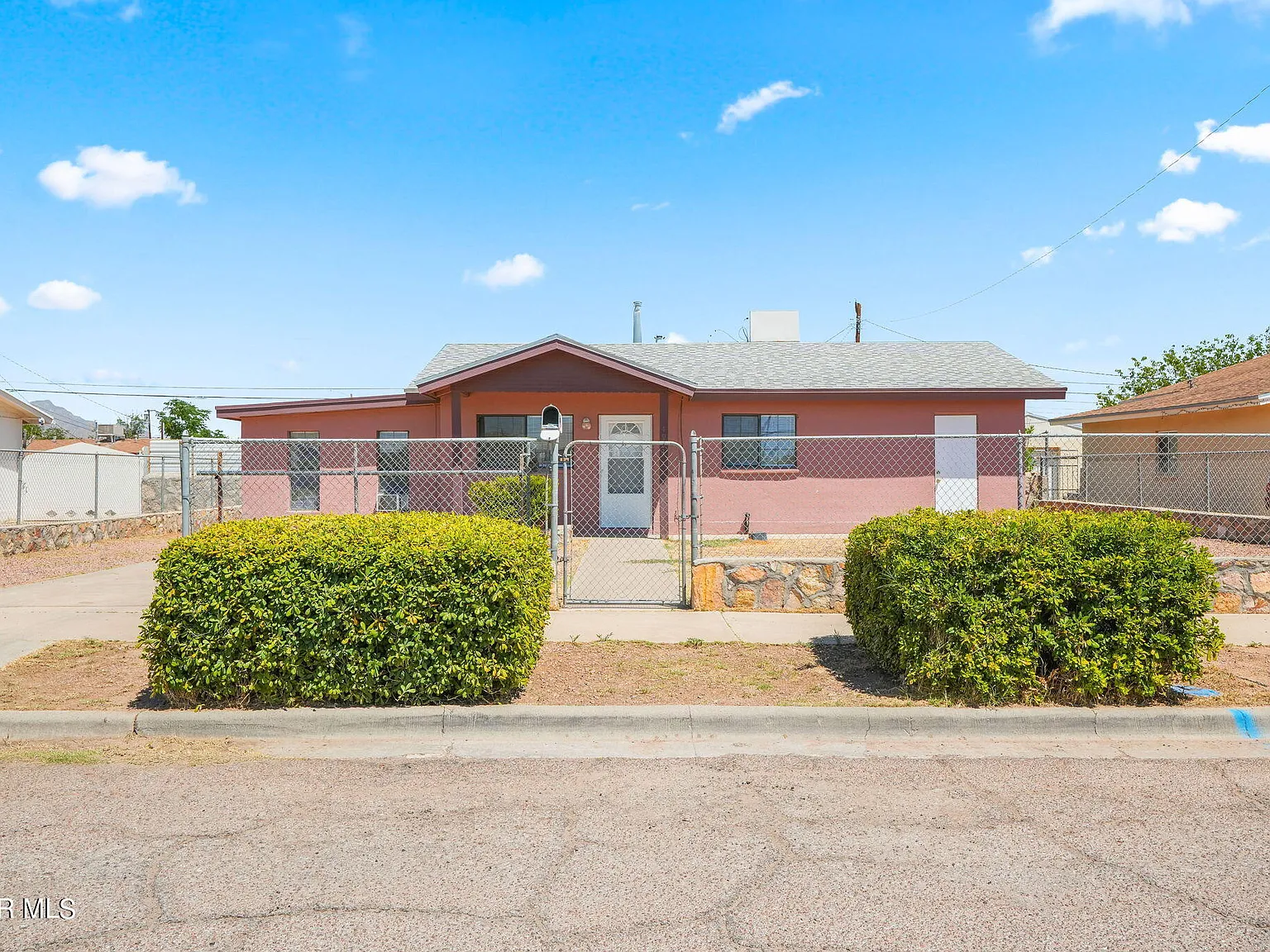 2 bed, 1.0 bath, 1034 sqft, $1,100 — Photo 1