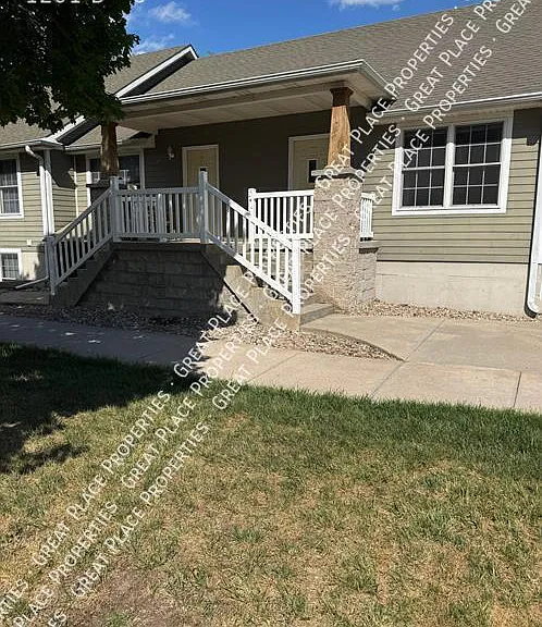 1201 Three Pines Ct #B — Photo 4