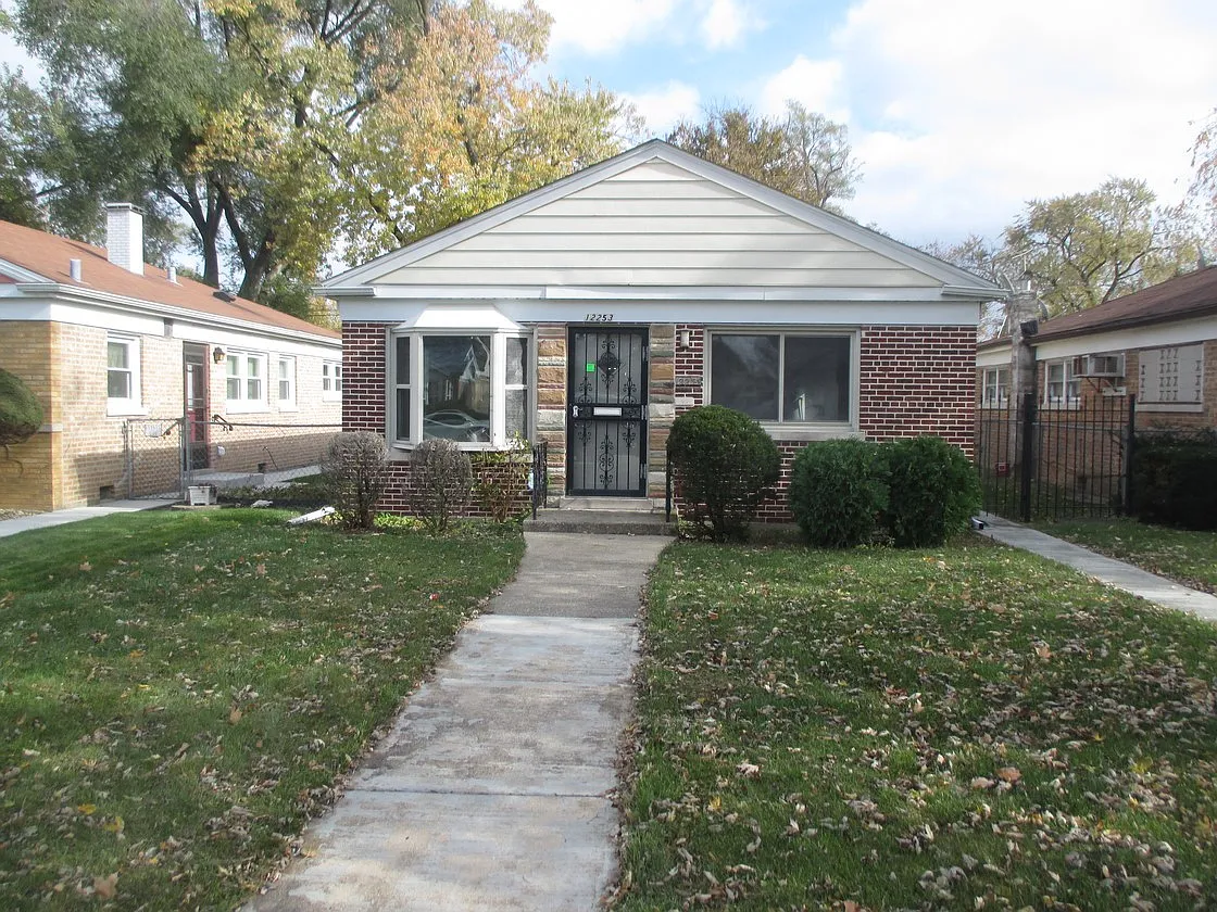 12253 S Racine Ave photo 1