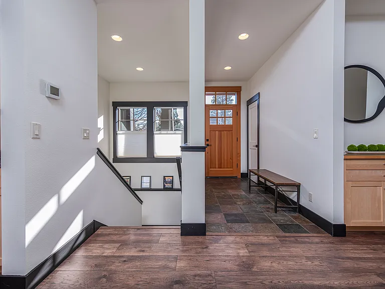 2340 NW Bens Ct — Photo 5