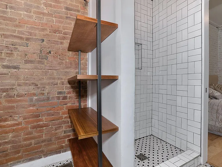 Linen/Additional Bath storage