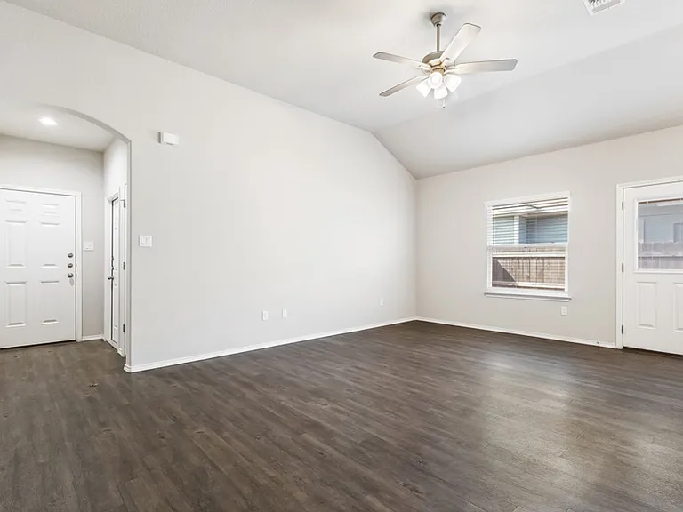 636 Heathers Way — Photo 6