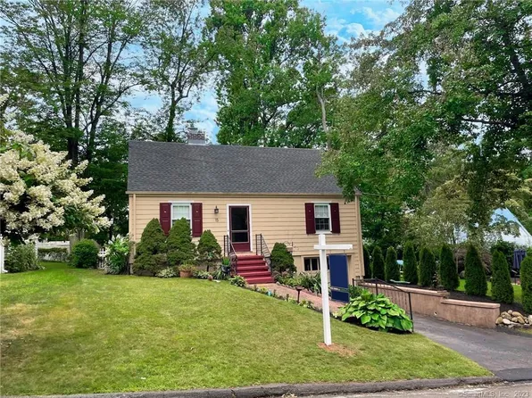 15 Buell Street, North Haven, CT 06473