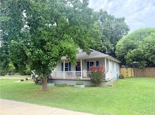 402 El Paso St SE, Gravette, AR 72736