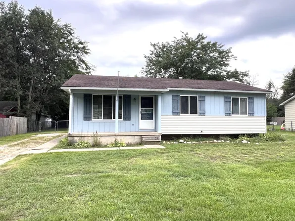 305 Scarlet Oak Ln, Perry, MI 48872