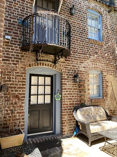 46 Queen St #C Photo 1