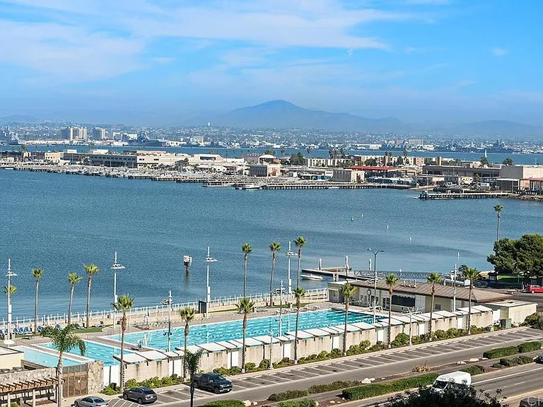1810 Avenida Del Mundo #901 — Photo 12