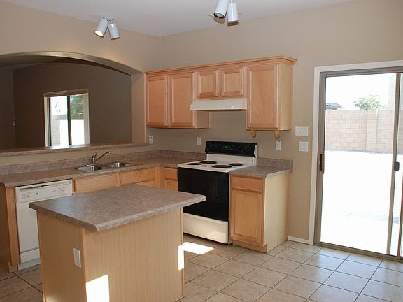 Light and Bright Open Kitchen!