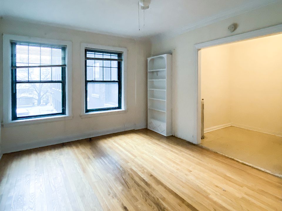 1st image of 540 1/2 W Briar Pl #3E
