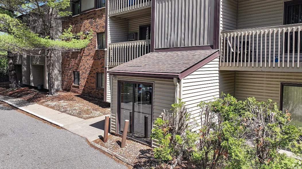 Building Photo - 420 Summit Ave S #108