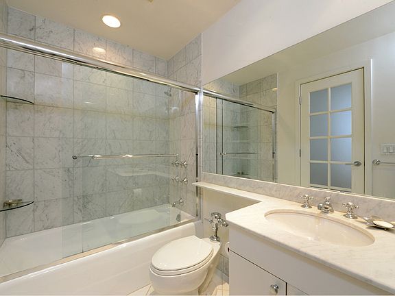 4th image of 17 W 54th St APT 7C