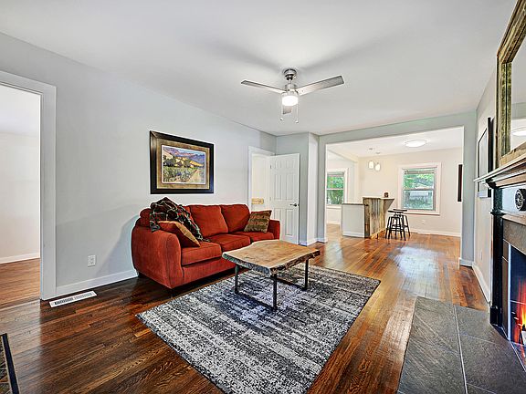 3rd image of 2104 Highland Dr