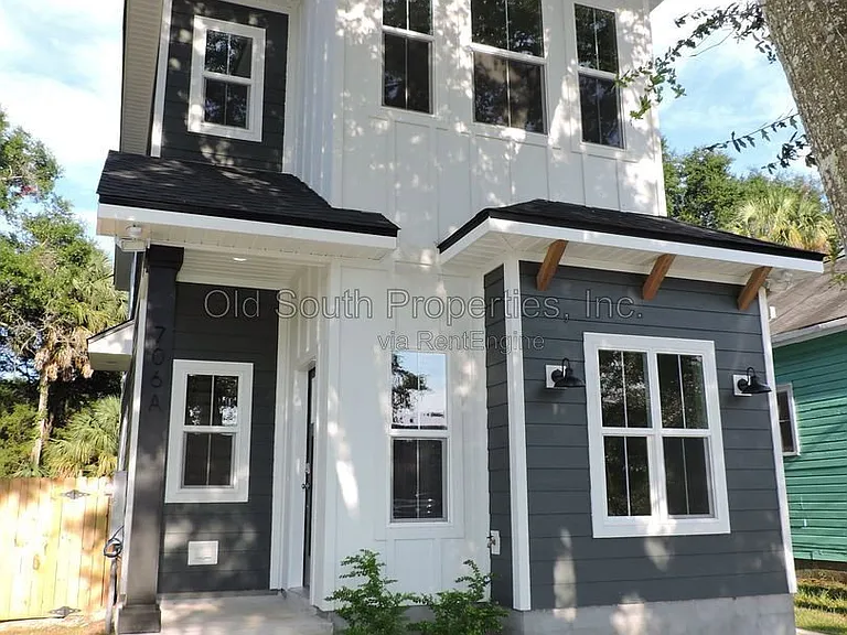 706 N F St #A — Photo 1