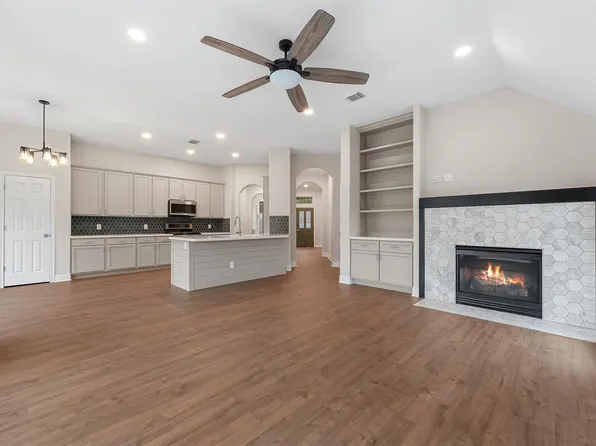 22 Wimberly Way, Conroe, TX 77385