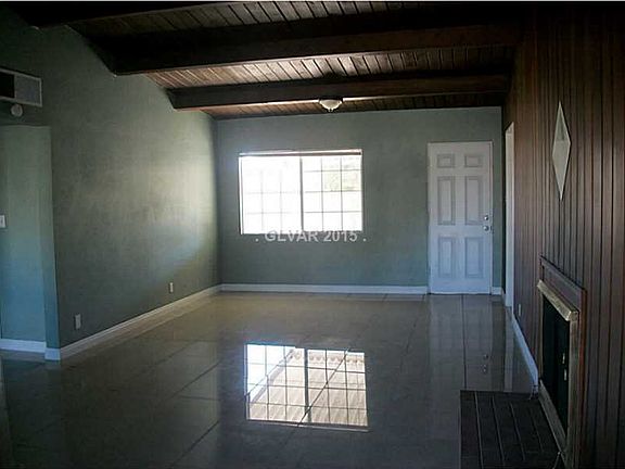 4th image of 2040 Houston Dr