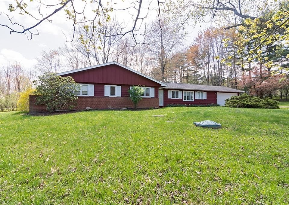 1st image of 15 N Strawberry Ln