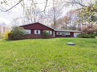15 N Strawberry Ln, Moreland Hills, OH