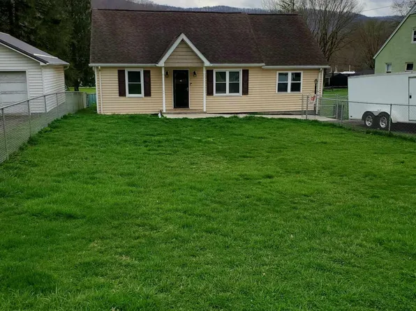 1747 Sewell St S, Rainelle, WV 25962