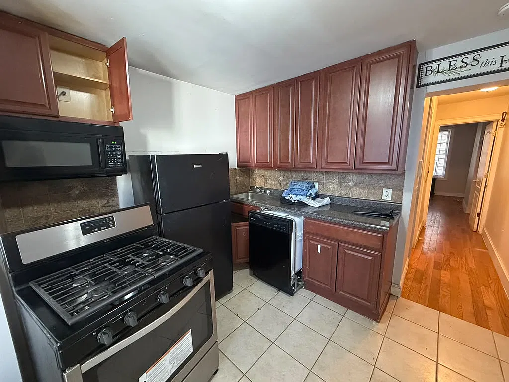 Studio, $1,750 — Photo 2
